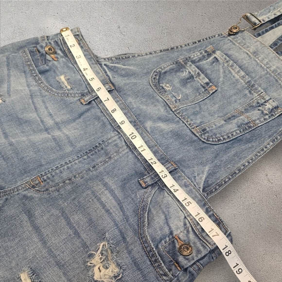 Altar'd State Denim Overall Shorts Size Large - Picture 9 of 12
